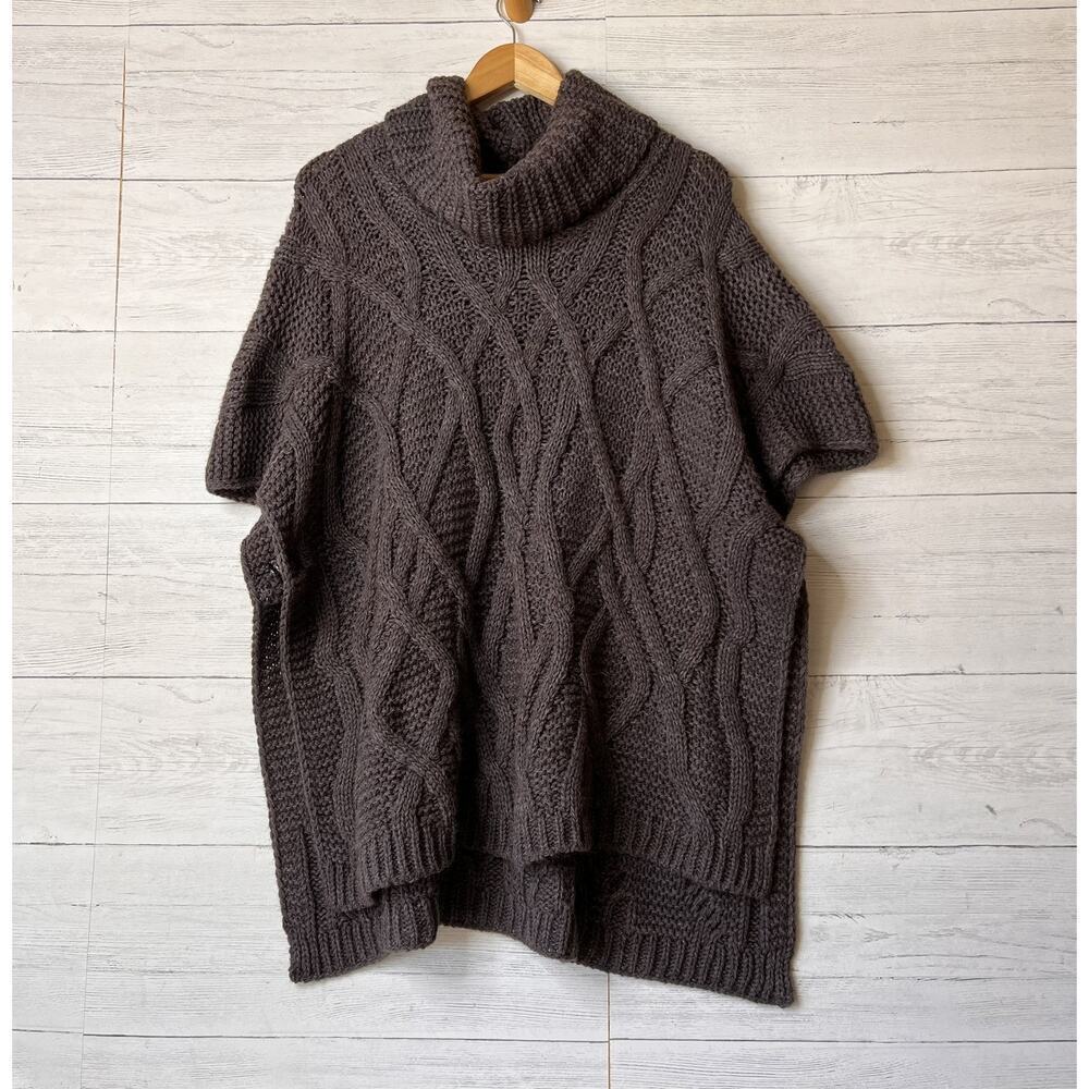 Berretti Sweater Womens Size L/XL Grayish Purple Poncho Big Snaps Cape Italy
